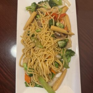 Garlic lomein noodles with vegetables  Tray