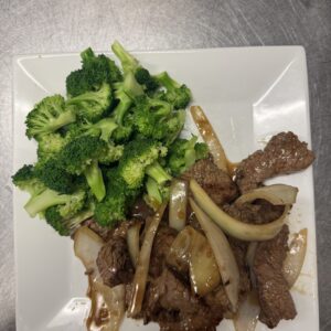 Shaken beef with steamed broccoli  Tray
